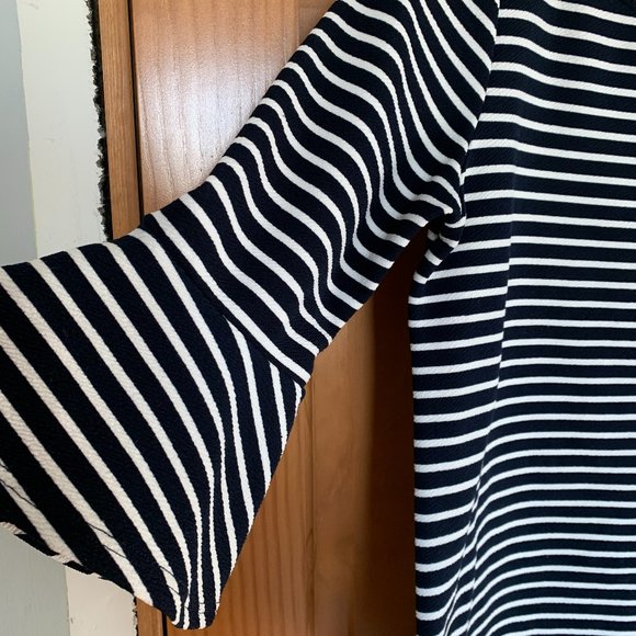 Simple Blouse - Picture 2 of 3